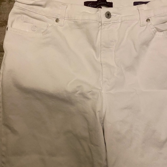 Gloria Vanderbilt Amanda white jeans - Picture 3 of 12